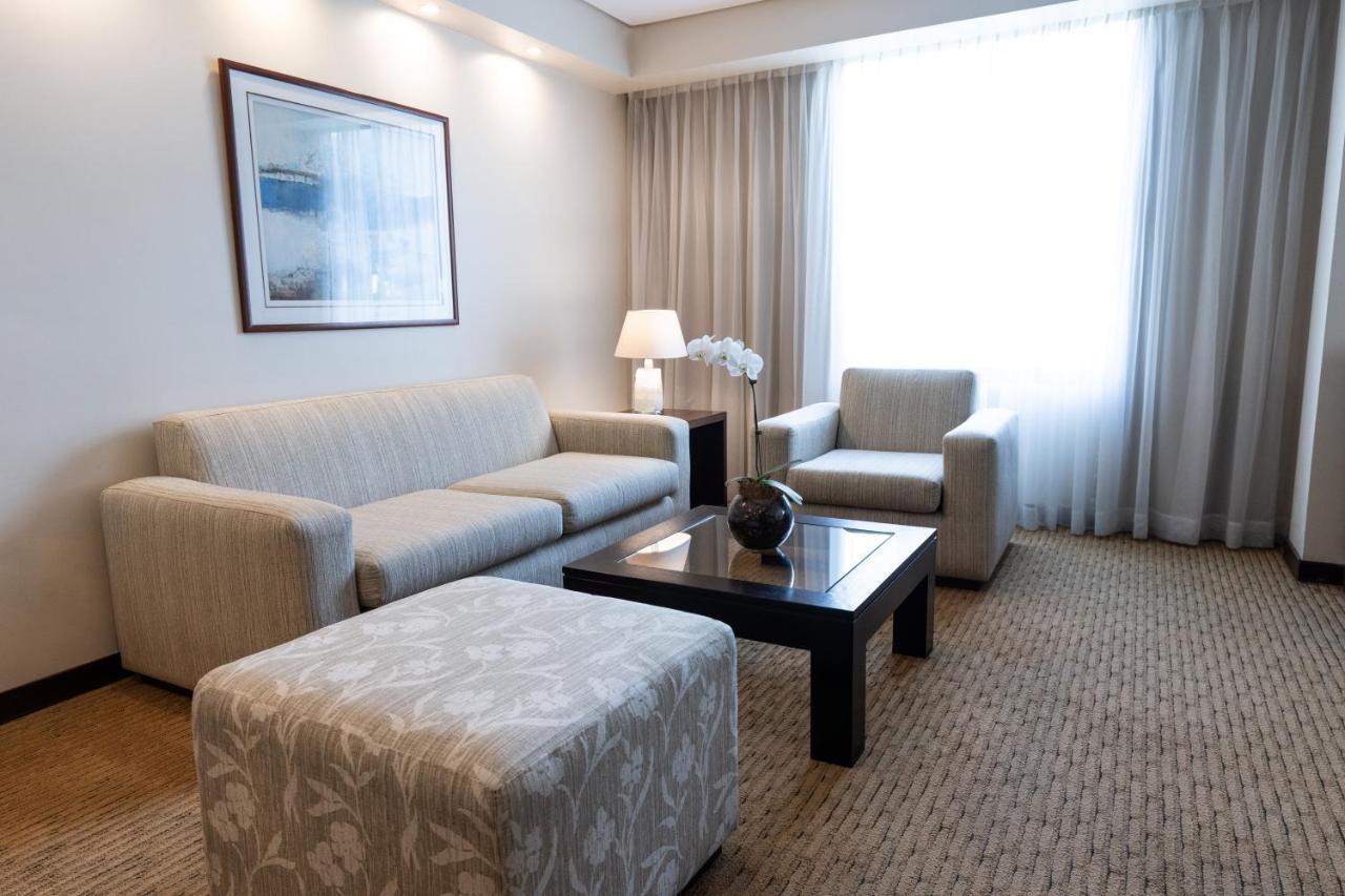 Eurobuilding Hotel & Suites Caracas Exterior foto A living room in a hotel suite