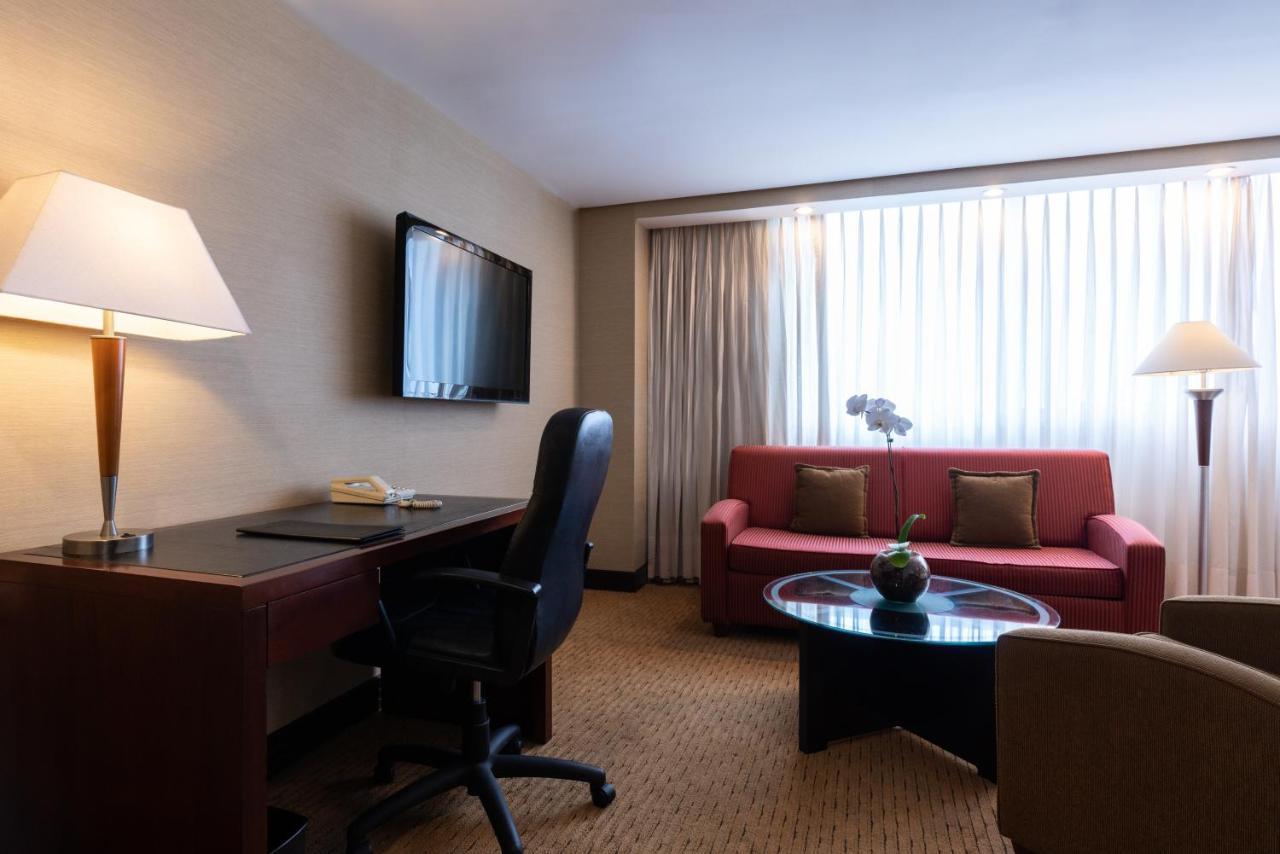 Eurobuilding Hotel & Suites Caracas Exterior foto A suite at the Renaissance Boston Harborview Hotel