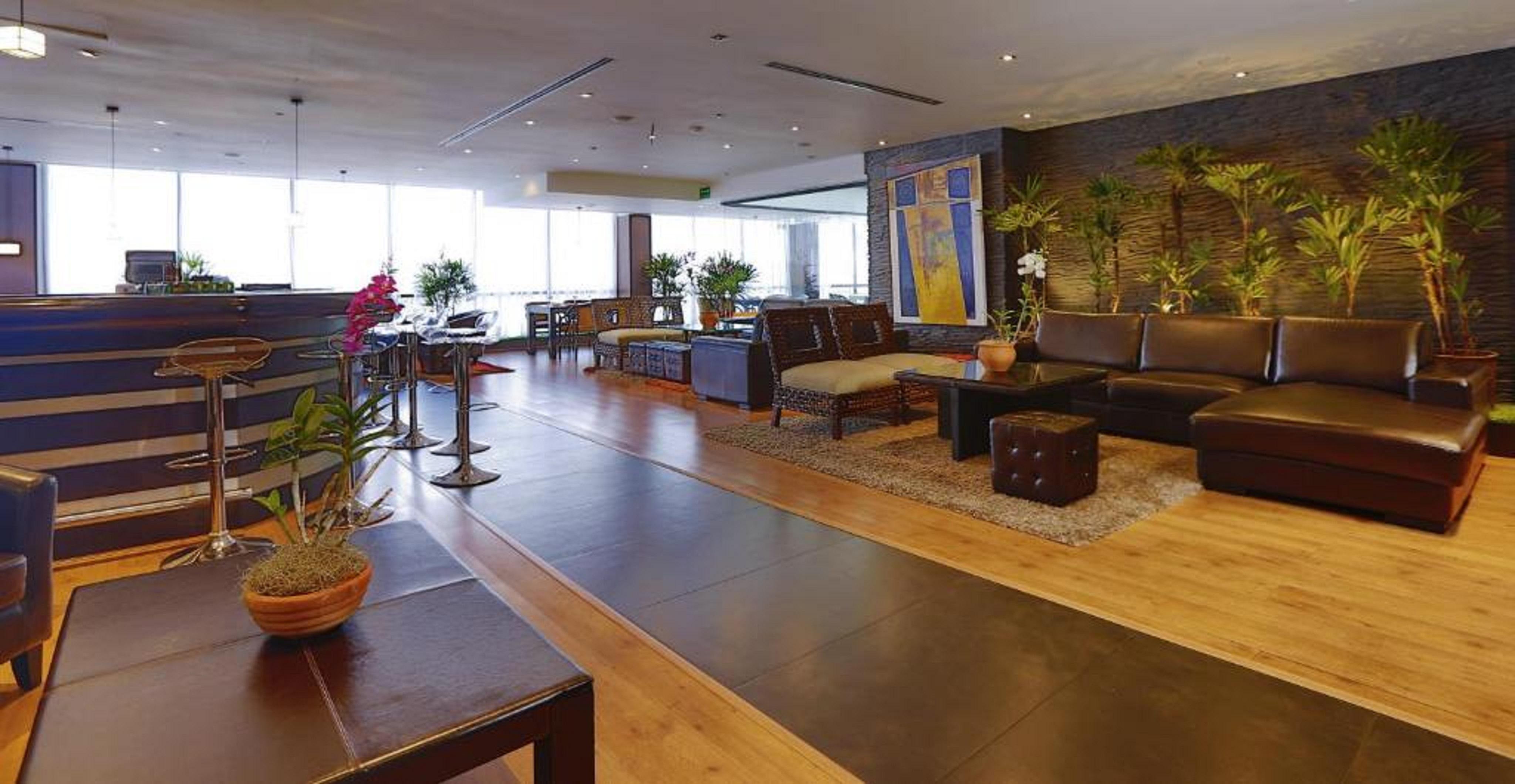 Eurobuilding Hotel & Suites Caracas Exterior foto The lounge at the airport