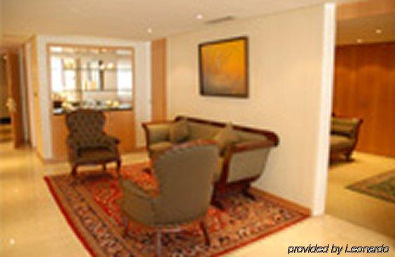 Eurobuilding Hotel & Suites Caracas Cameră foto A living room in a typical condominium