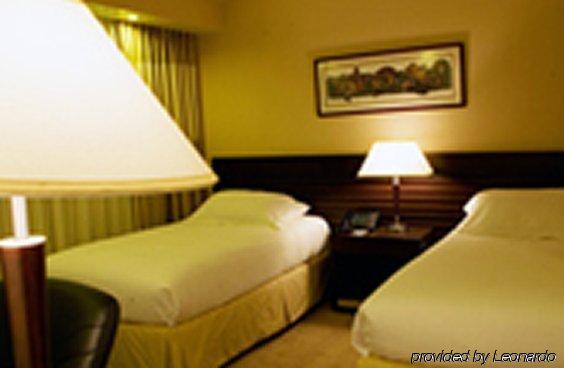 Eurobuilding Hotel & Suites Caracas Cameră foto A room at the hotel