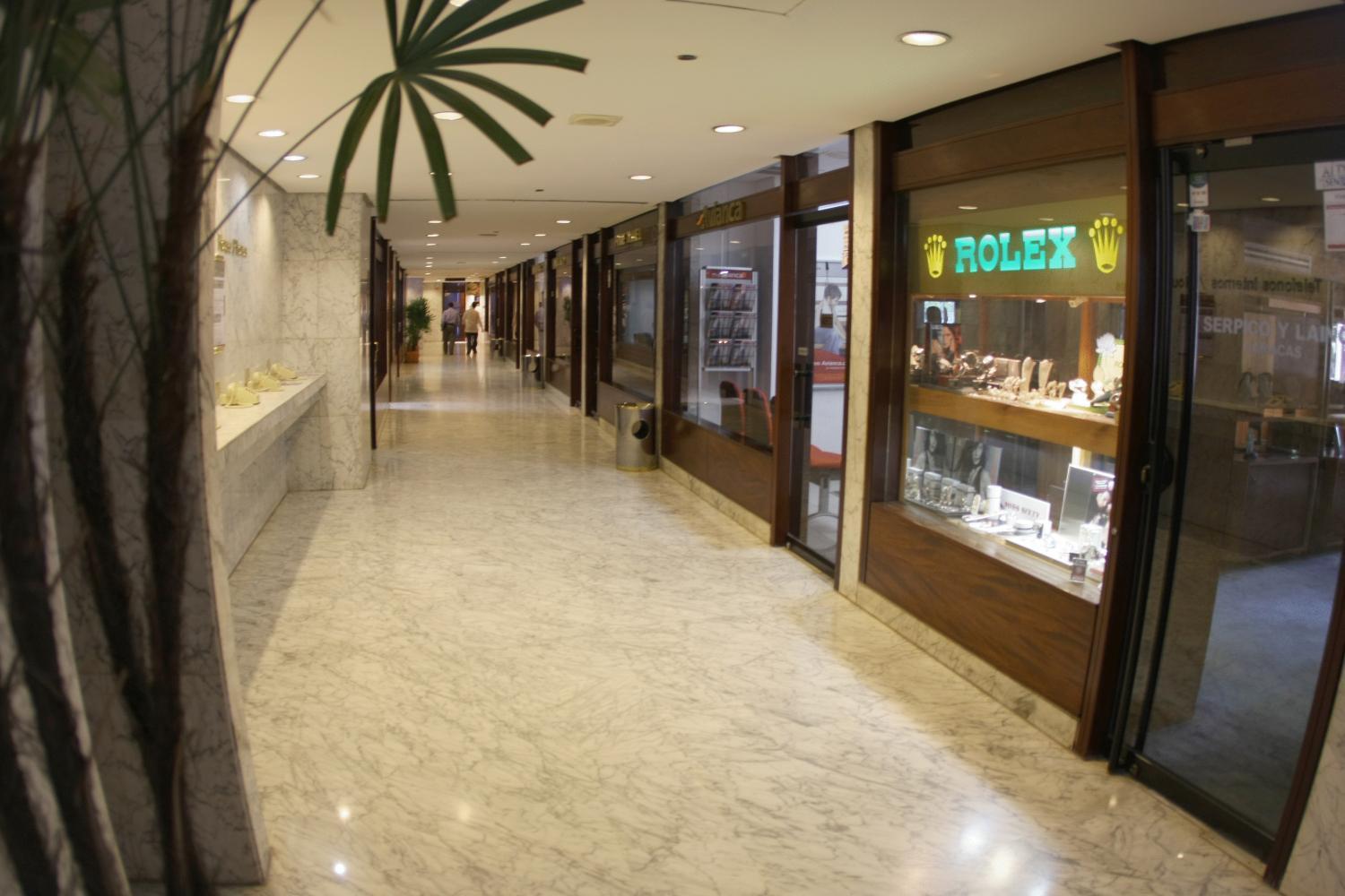 Eurobuilding Hotel & Suites Caracas Exterior foto The interior of the shopping mall