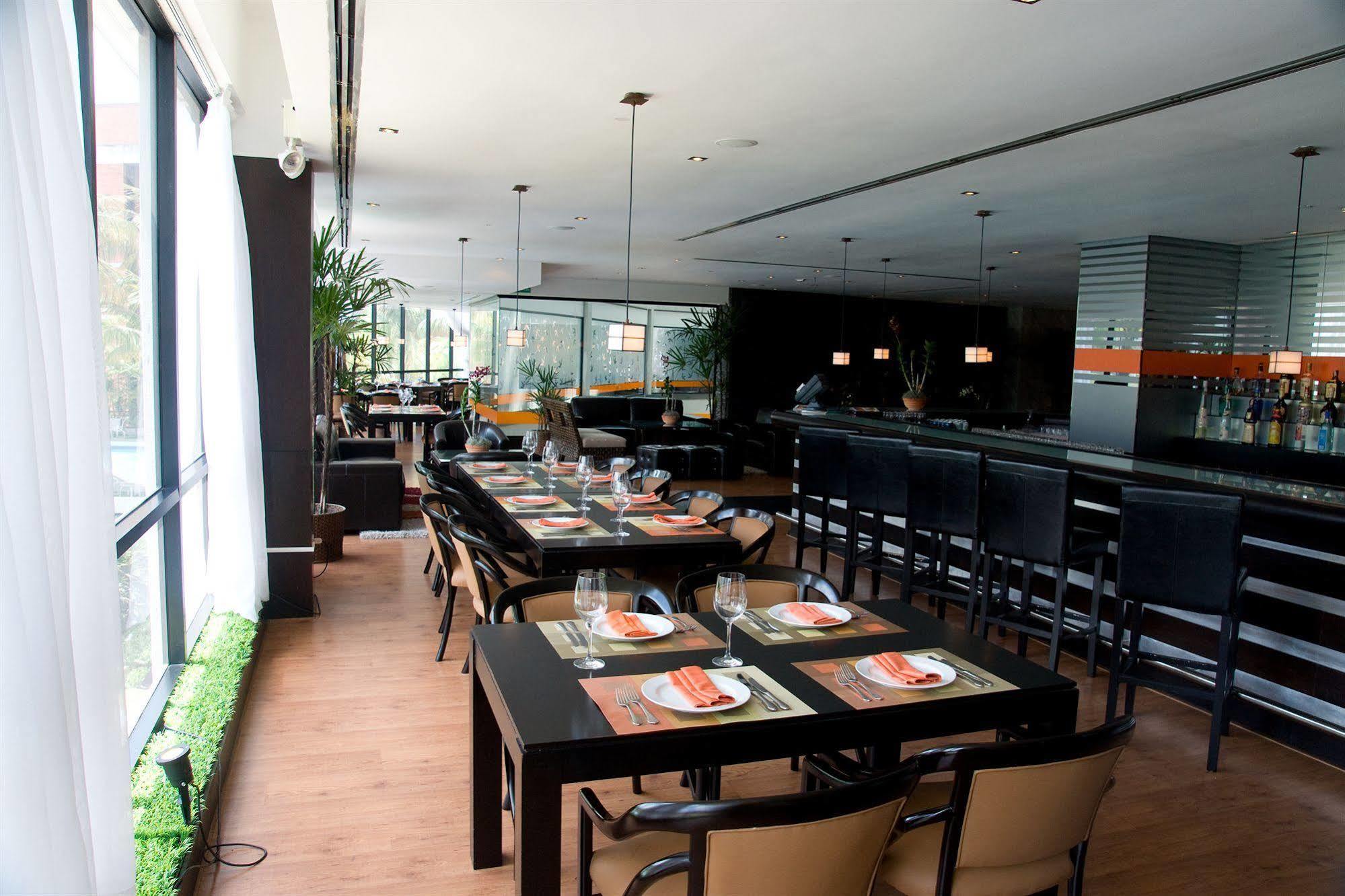 Eurobuilding Hotel & Suites Caracas Exterior foto The interior of the lounge