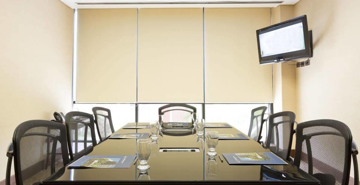 Eurobuilding Hotel & Suites Caracas Exterior foto Roller shades